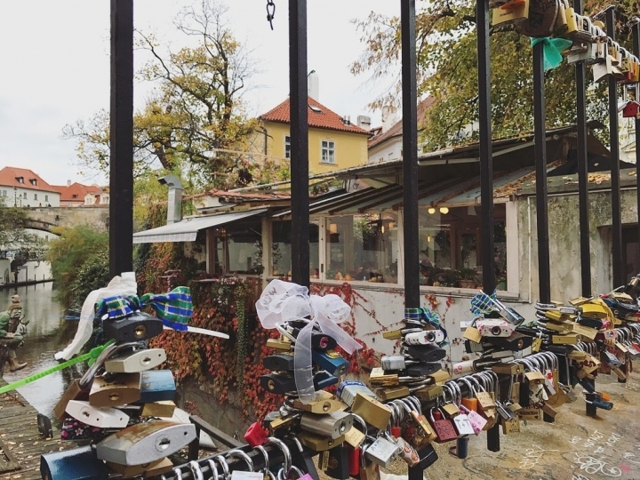 【Czech．走跳】布拉格萊特納公園節拍器、藍儂牆、跳舞房子與慕夏美術館