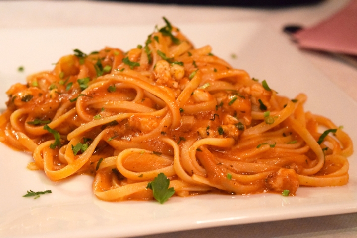 義大利自助(美食篇)│羅馬餐廳推薦 Ristorante Edoardo II 會唱歌的粉紅色餐廳，很值得一去哦！