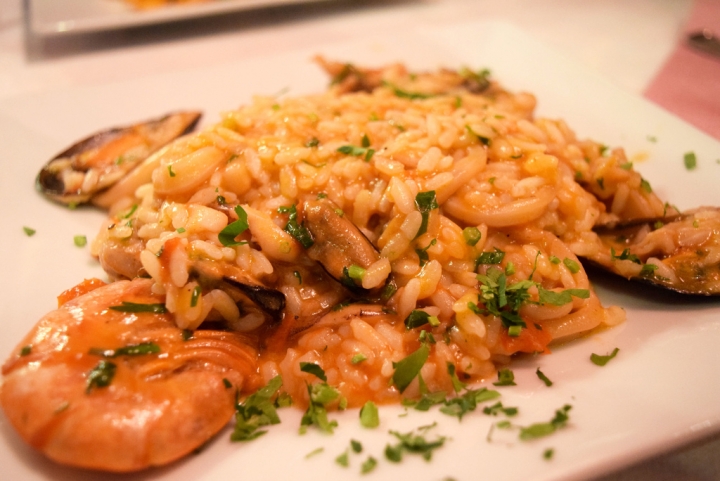義大利自助(美食篇)│羅馬餐廳推薦 Ristorante Edoardo II 會唱歌的粉紅色餐廳，很值得一去哦！