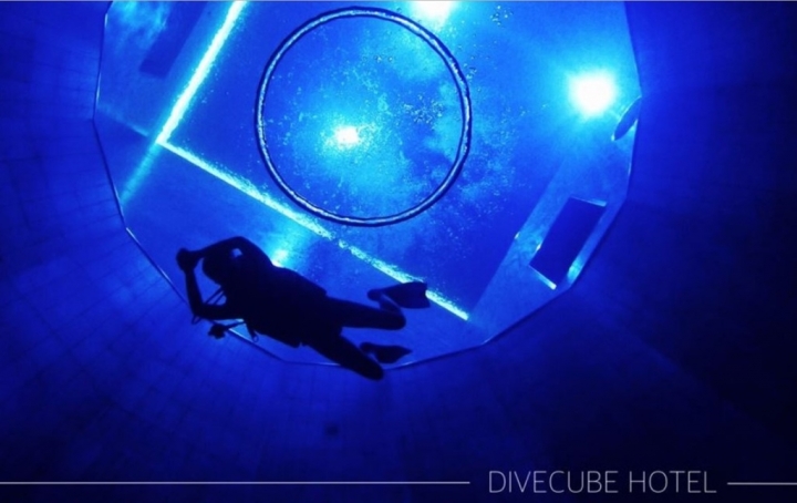 雨不停，那來旅館裡潛水吧《台中.潛立方旅館DIVECUBE HOTEL》