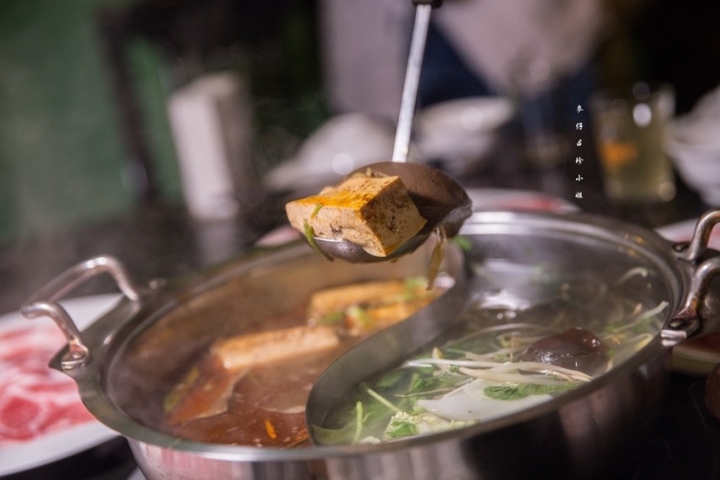 台北｜香港私宅打邊爐｜終於吃到了～！！！古色古香私宅裡的港式火鍋獨創一鍋三吃～帶點微微辣度的咖哩鍋超迷人！捷運南京復興美食 @麥仔の生活日記