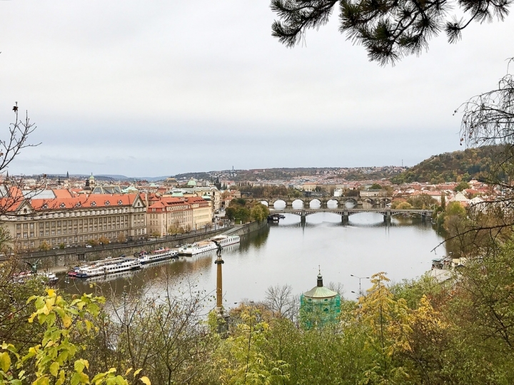 【Czech．走跳】布拉格萊特納公園節拍器、藍儂牆、跳舞房子與慕夏美術館