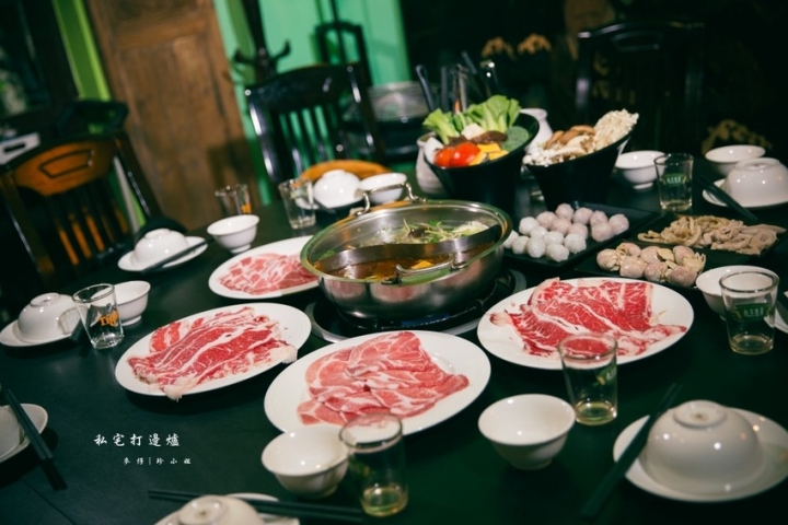 台北｜香港私宅打邊爐｜終於吃到了～！！！古色古香私宅裡的港式火鍋獨創一鍋三吃～帶點微微辣度的咖哩鍋超迷人！捷運南京復興美食 @麥仔の生活日記