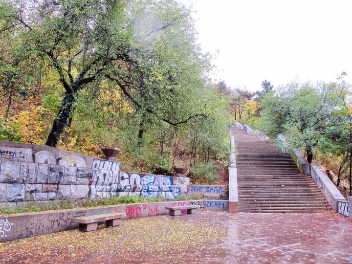 【Czech．走跳】布拉格萊特納公園節拍器、藍儂牆、跳舞房子與慕夏美術館