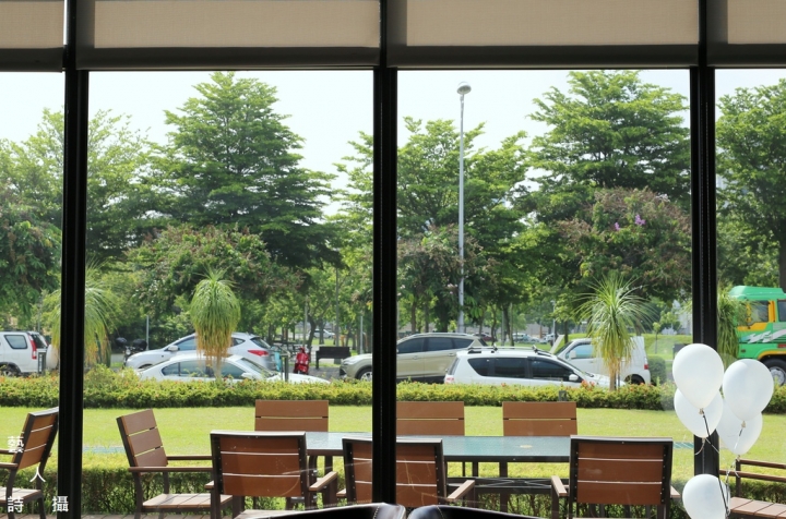 雨不停，那來旅館裡潛水吧《台中.潛立方旅館DIVECUBE HOTEL》