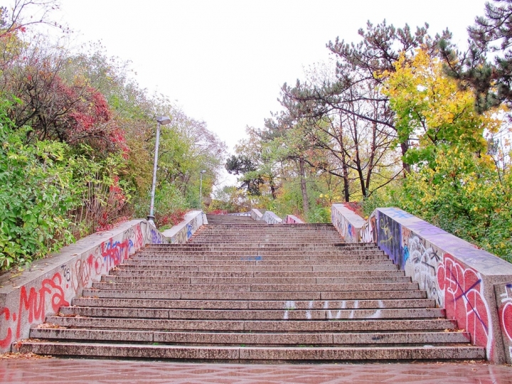 【Czech．走跳】布拉格萊特納公園節拍器、藍儂牆、跳舞房子與慕夏美術館