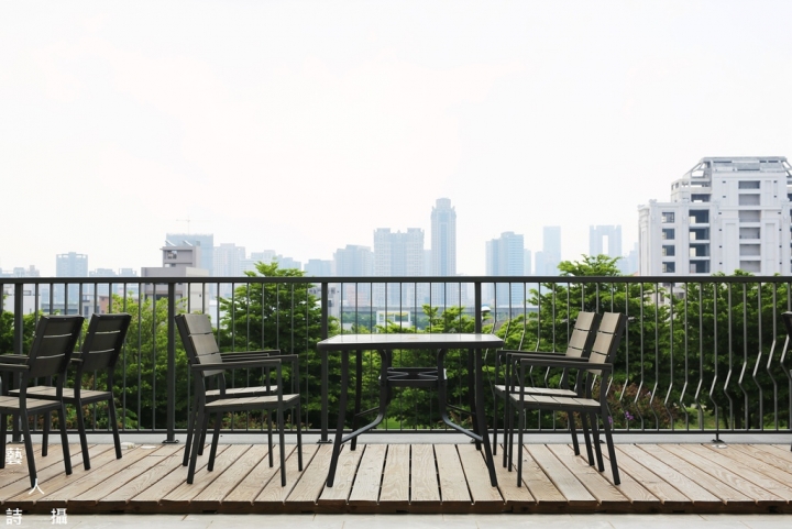 雨不停，那來旅館裡潛水吧《台中.潛立方旅館DIVECUBE HOTEL》