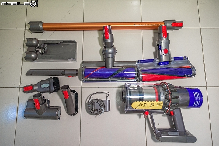 當黑貓遇上Dyson v10。搞定毛小孩的好幫手