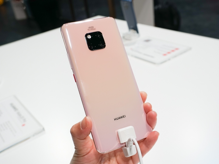 Huawei 華為 Mate 20 Pro-純粉色,較沒有漸層的感覺 Huawei 華為 Mate 20 Pro-純粉色,較沒有漸層的感覺