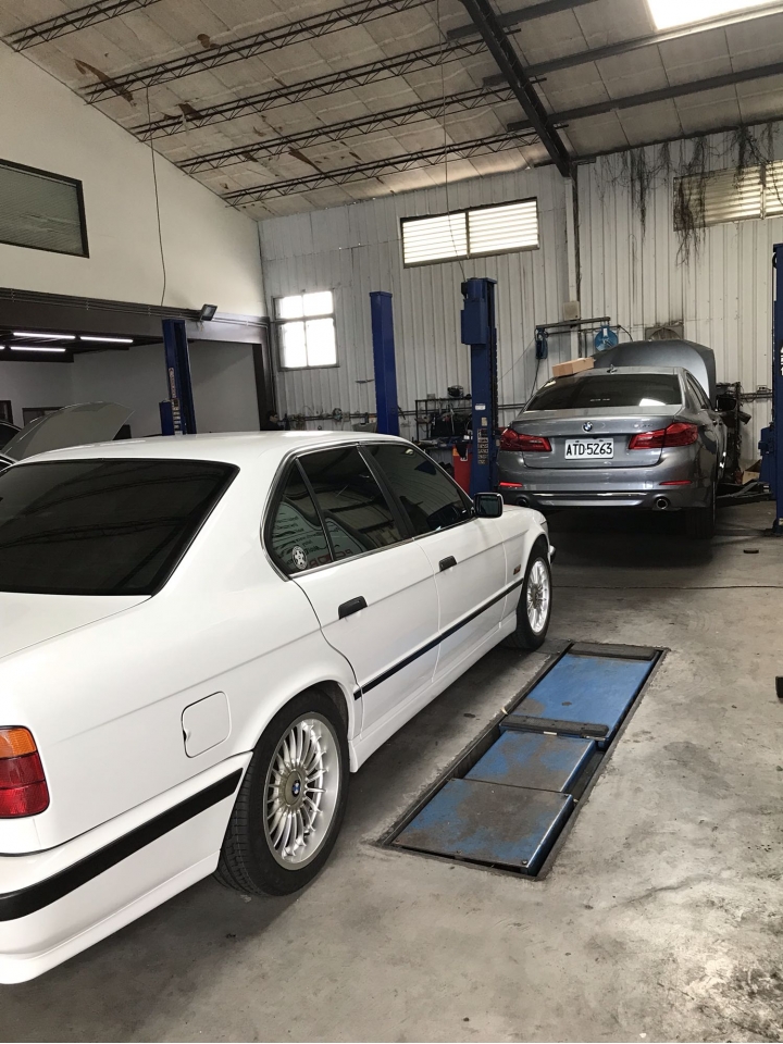 遲了23年的開箱 E34 M525