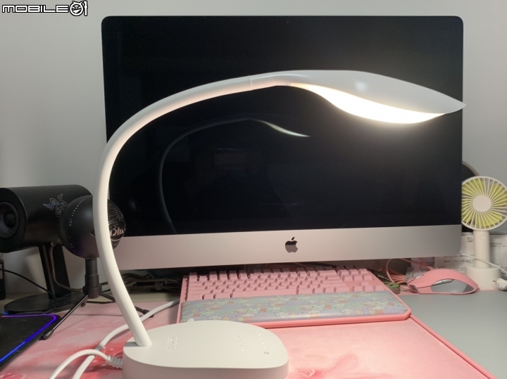點我看大圖 臻光彩小太陽護眼LED觸控檯燈(從來沒看書超過30分鐘的小妹妹,看了1個小時)