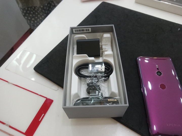 Sony XZ3 酒紅色 開箱