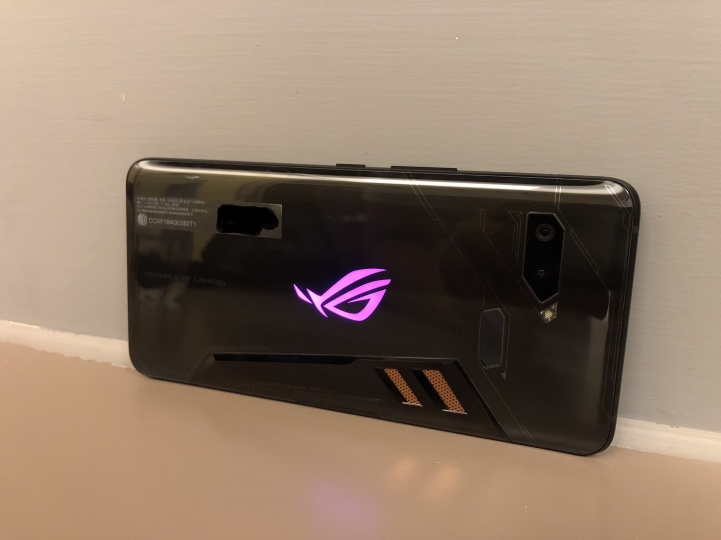 ROG PHONE 拿到手啦 簡單照片開箱