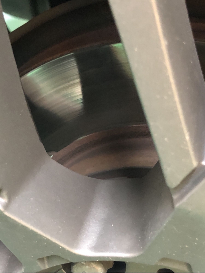 請問zinger碟盤要磨到凹入幾mm才更換