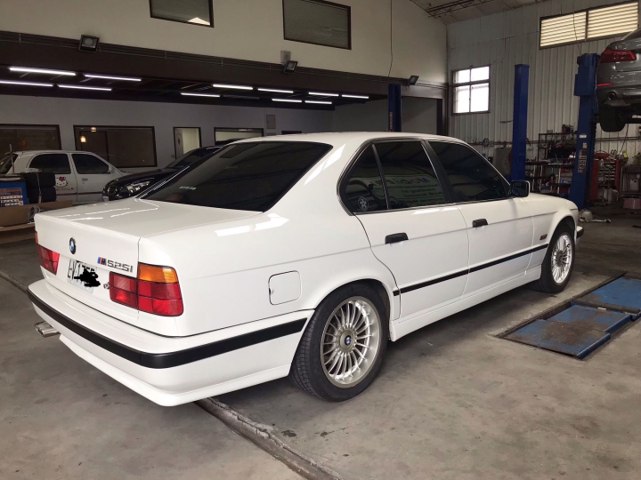 遲了23年的開箱 E34 M525