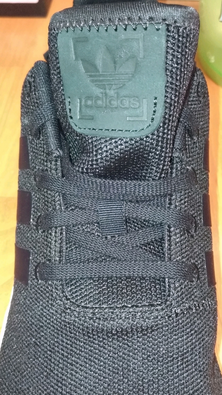 請各位大神幫忙驗鞋 Adidas NMD R2 cq2402