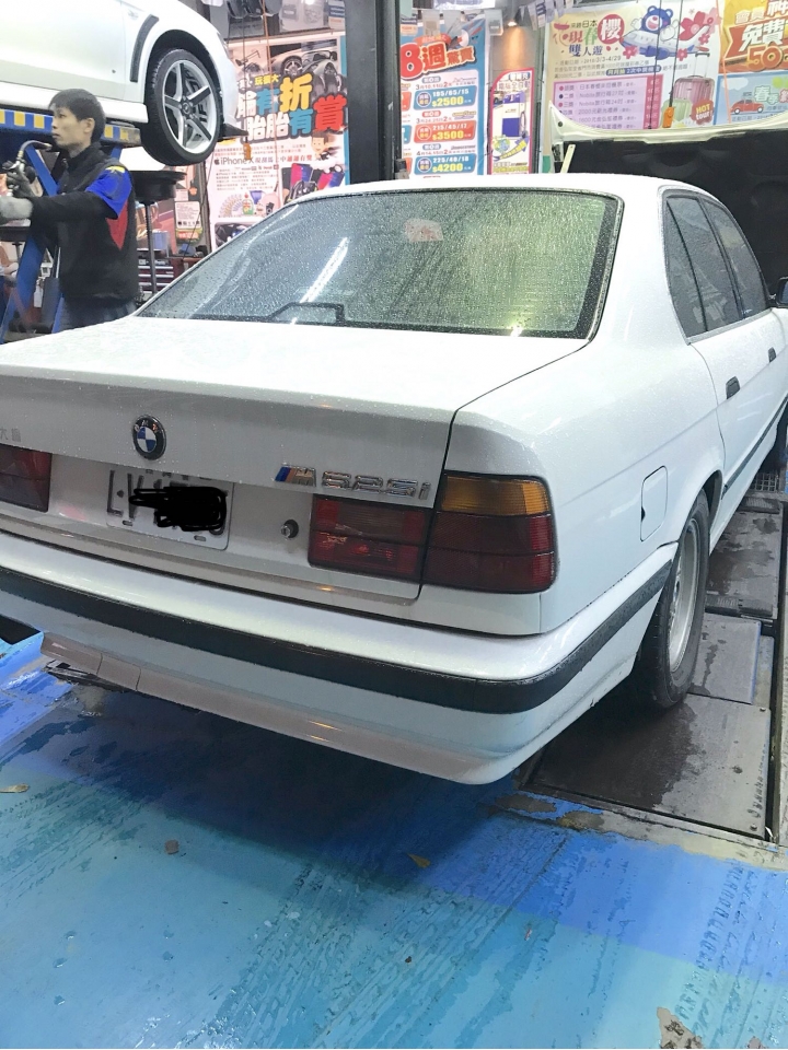 遲了23年的開箱 E34 M525