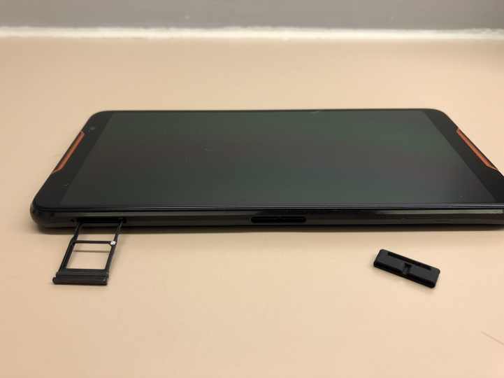ROG PHONE 拿到手啦 簡單照片開箱