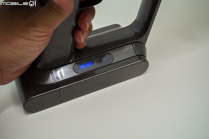 當黑貓遇上Dyson v10。搞定毛小孩的好幫手