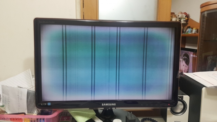 win7安裝中螢幕漸漸變白屏