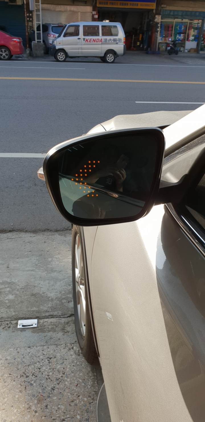 改裝X-trail 方向燈及立柱燈，自己貼門碗