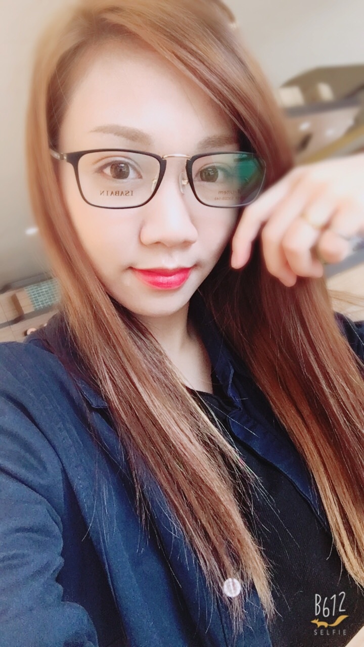 配鏡穿搭術『美女寶寶教你正確穿搭』~Lohas樂活眼鏡明誠店(高雄鼓山區)