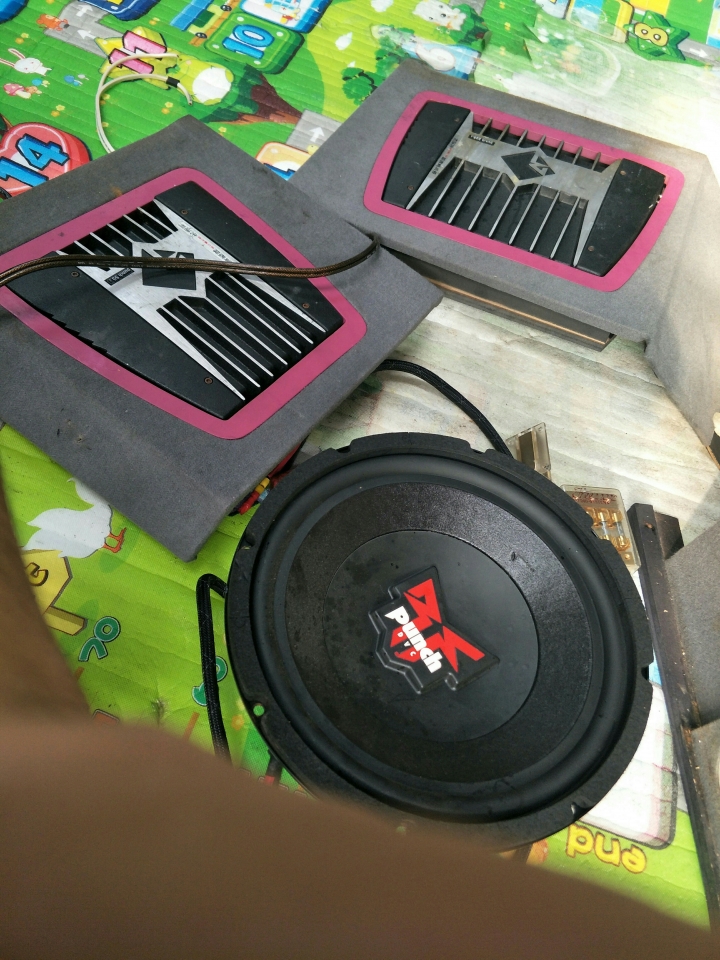 中古車重低音箱1