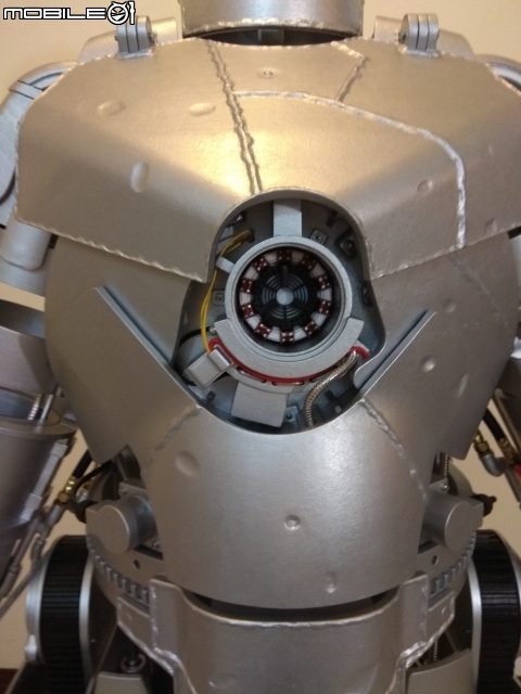 [作品分享] 鋼鐵人等身大 1:1 的可穿戴裝甲模型 IRON MAN MARK I