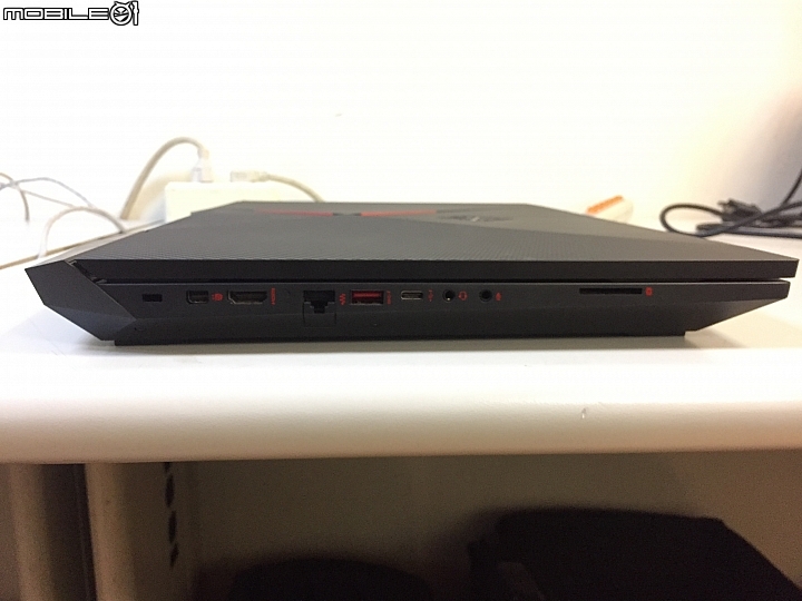 點我看大圖 HP OMEN 17-an137TX 17吋 電競筆電極不專業開箱