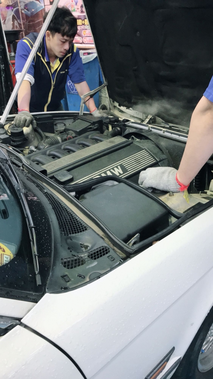 遲了23年的開箱 E34 M525
