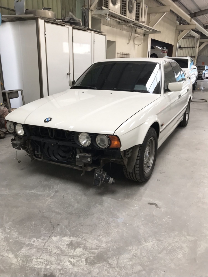 遲了23年的開箱 E34 M525