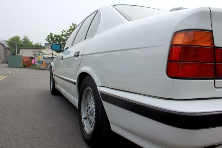 遲了23年的開箱 E34 M525
