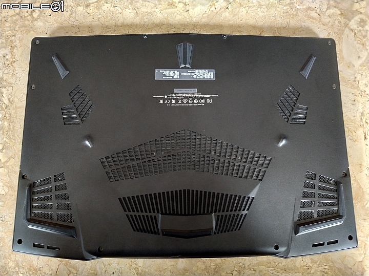 [不專業開箱] AORUS X7 DT v8 17.3吋高階電競筆電