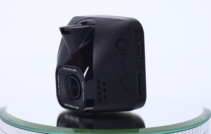 搭載 SONY STARVIS感光元件的行車記錄器