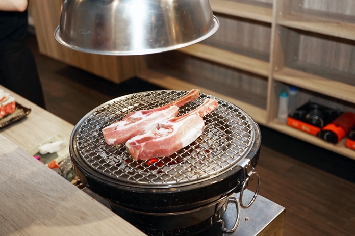 【台南燒肉】初云 職人燒肉 ｜霸氣海陸饗宴雙人套餐｜職人燒烤張嘴就好｜打卡按讚贈角切牛或豬五花｜499雙人啤酒暢飲