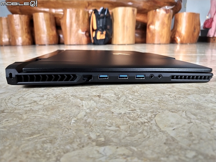 [不專業開箱] AORUS X7 DT v8 17.3吋高階電競筆電