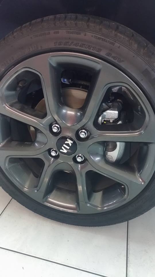 一個不小心  picanto 新車就變成這樣了