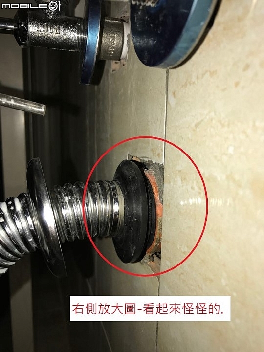 求救~新交屋 1F 浴室洗水台的排水口使用後會冒出類似臭水溝的臭味! 建商卻說是正常的.... @@