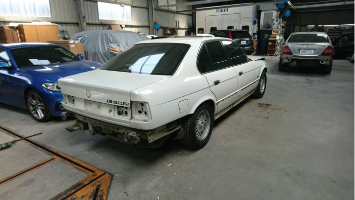 遲了23年的開箱 E34 M525
