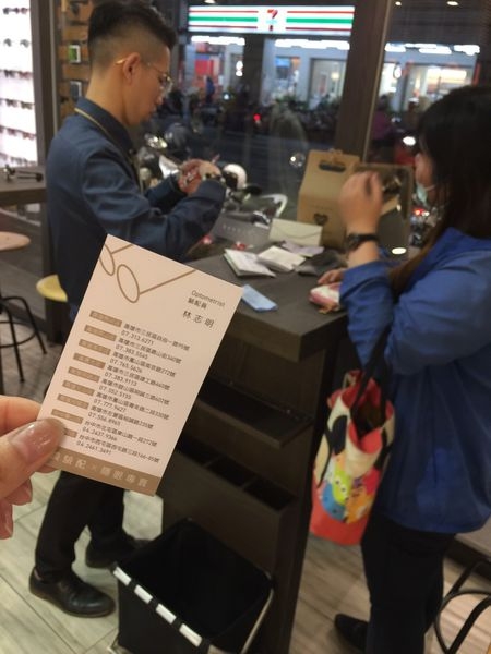 人生新族群~給您不一樣的專業 ~LOHAS樂活眼鏡 高雄熱河店 配鏡、清潔、維修、保養 一手包辦！