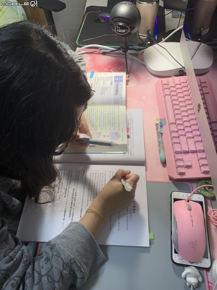 臻光彩小太陽護眼LED觸控檯燈（從來沒看書超過３０分鐘的小妹妹，看了１個小時）