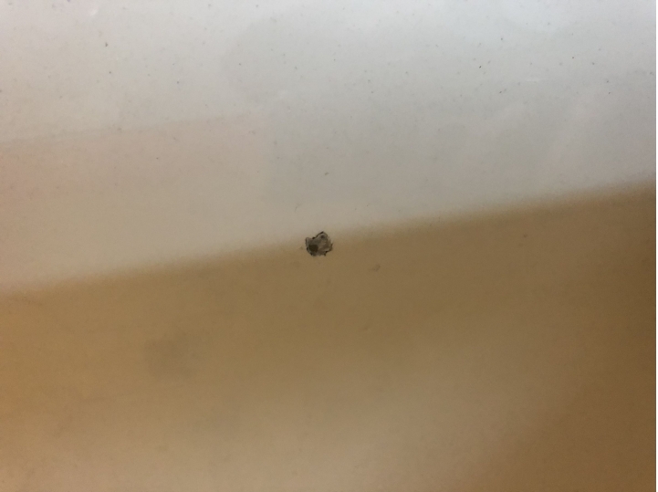 車門被敲到很深的掉漆