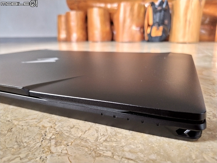 [不專業開箱] AORUS X7 DT v8 17.3吋高階電競筆電