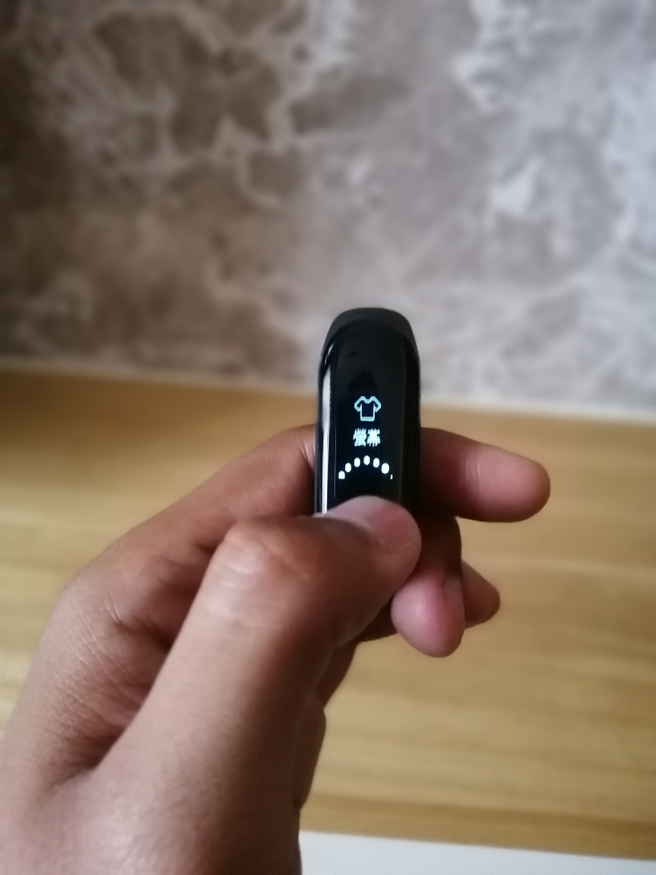 [開箱及評價] 小米手環3到底值不值得買? 螢幕變大、訊息預覽等新功能
