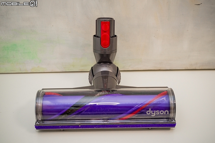 當黑貓遇上Dyson v10。搞定毛小孩的好幫手
