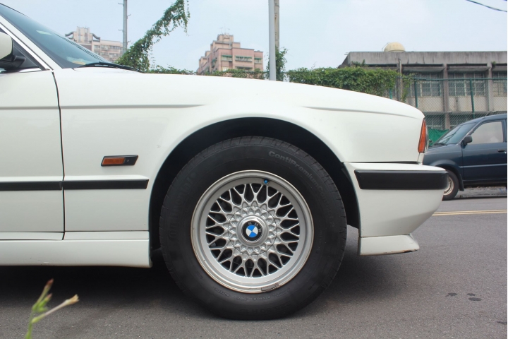 遲了23年的開箱 E34 M525