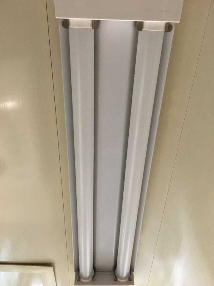 日光燈具更換方式