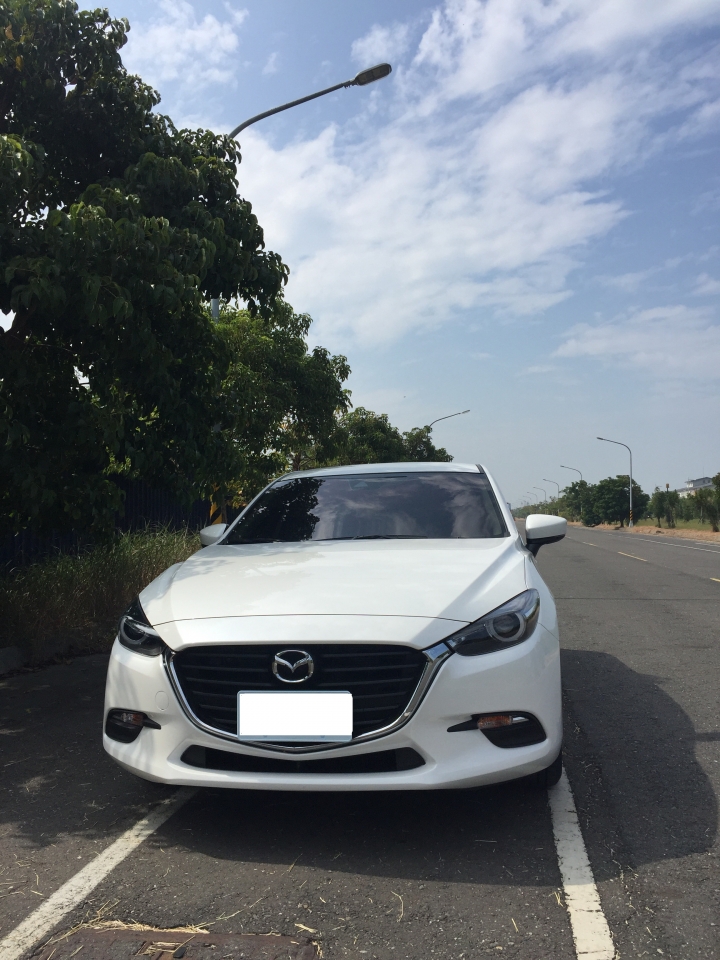 人生第一部車Mazda3 19年式尊進版4門開箱