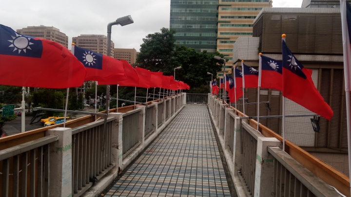 光輝十月 - 來蓋旗海大樓吧！