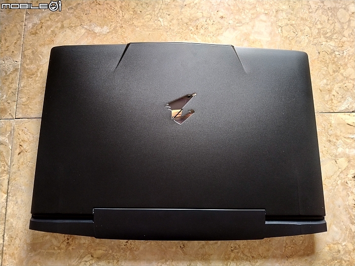 [不專業開箱] AORUS X7 DT v8 17.3吋高階電競筆電
